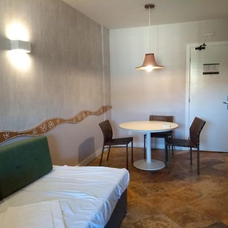 Apartamento Resort Ao Lado Do Parque Aquatico Porto Das Dunas - Pe Na Areia- Terreo Акуираз Екстериор снимка